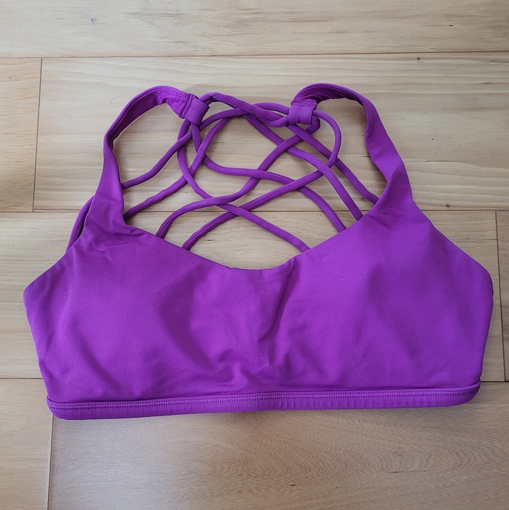 Lululemon Free to Be Wild - Size 6